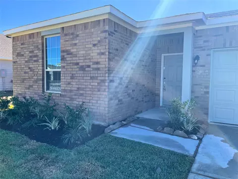 Exterior - 9695 Caney Trails Rd, Conroe, TX 77303 photo 2 of 3