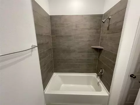 Bath - 9695 Caney Trails Rd, Conroe, TX 77303 photo 2 of 2