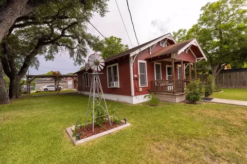 702 E Colorado St, Victoria, TX 77901