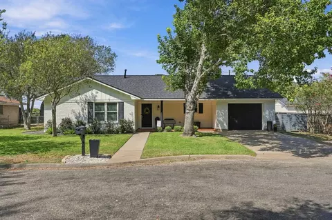 100 N Oak Dr, Columbus, TX 78934