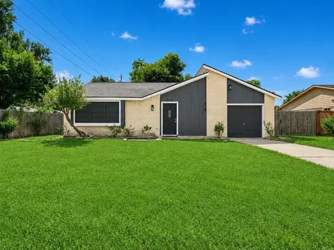 2711 Pheasant Creek Dr, Sugar Land, TX 77498