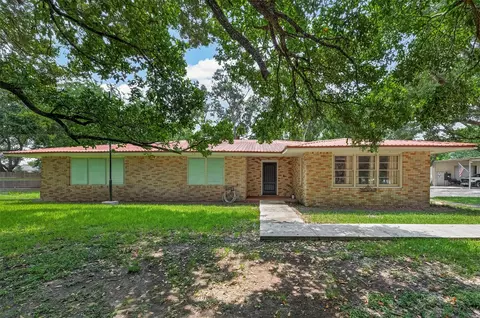 5606 Highland Rd, Santa Fe, TX 77517