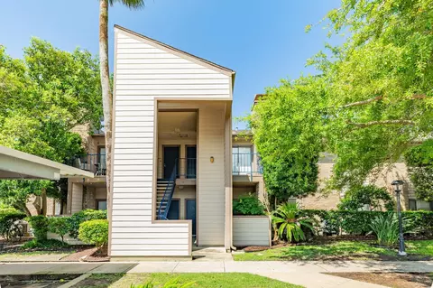 7098 N Holiday Dr, Galveston, TX 77550
