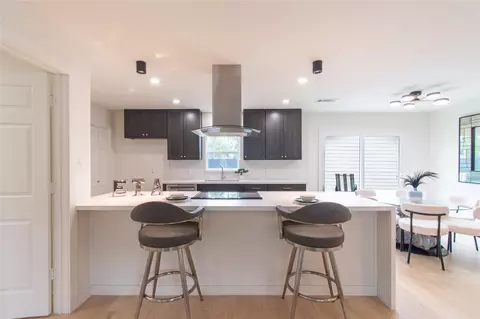 5326 De Lange Ln, Houston, TX 77092