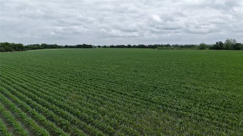 53 County Road 453, Taylor, TX 76574