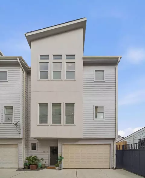 1910 Fletcher St, Houston, TX 77009