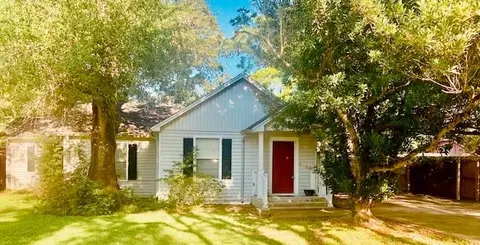 705 Shady Ln, Angleton, TX 77515