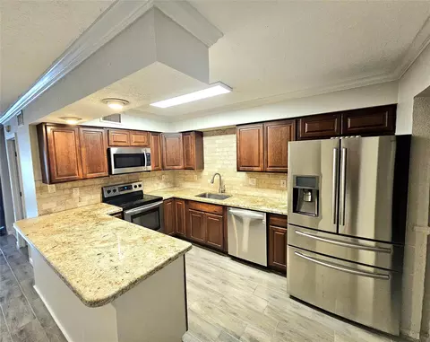 62 Chervil Cmn, Lake Jackson, TX 77566