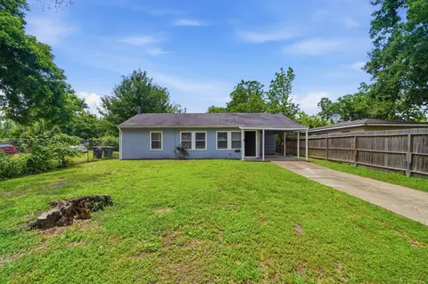 8146 Panay Dr, Houston, TX 77033