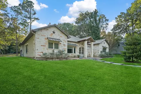 Exterior - 201 Harbor Run Dr, Coldspring, TX 77331 photo 2 of 8