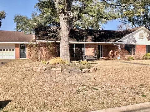 1002 Center St, El Campo, TX 77437