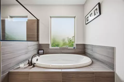 Bath - 27002 Benton Brook Ct, Spring, TX 77386 photo 5 of 7