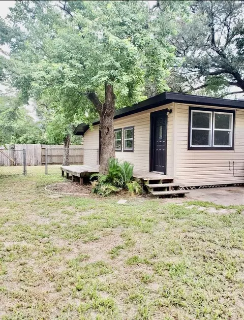 309 E Lorraine St, Angleton, TX 77515 photo 1