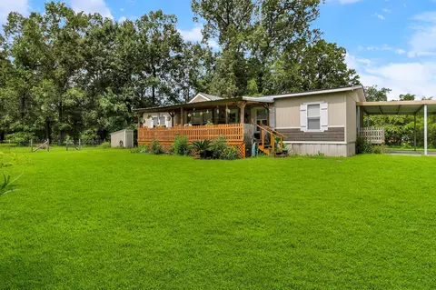 768 Willow Ln, Livingston, TX 77351