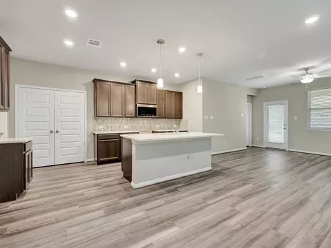 6650 Lahna Oak Dr, Conroe, TX 77304