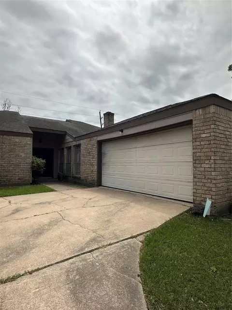 12007 S Fairhollow Ln, Houston, TX 77043