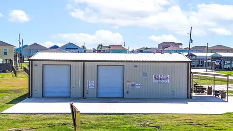 2206 Hwy 87, Crystal Beach, TX 77650