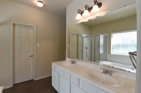 Bath - 118 E Lasting Spring Cir, Spring, TX 77389 photo 2 of 7