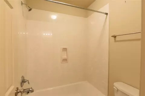Bath - 118 E Lasting Spring Cir, Spring, TX 77389 photo 6 of 7