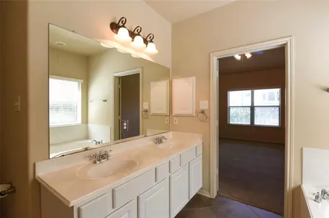 Bath - 118 E Lasting Spring Cir, Spring, TX 77389 photo 4 of 7