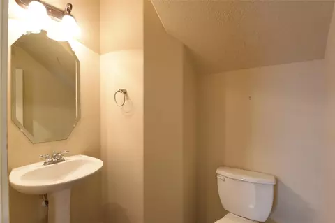 Bath - 118 E Lasting Spring Cir, Spring, TX 77389 photo 1 of 7