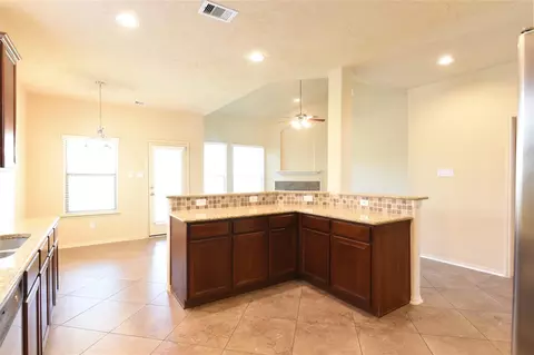 Kitchen - 118 E Lasting Spring Cir, Spring, TX 77389 photo 2 of 5
