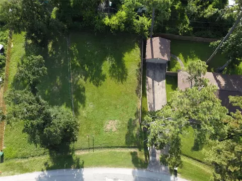 10417 Peachtree St, Houston, TX 77016