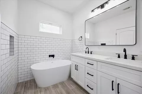 2015 Brackenridge St #B, Houston, TX 77026