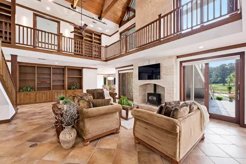 Living - 43 Pool Rd, Richards, TX 77873 photo 2 of 4