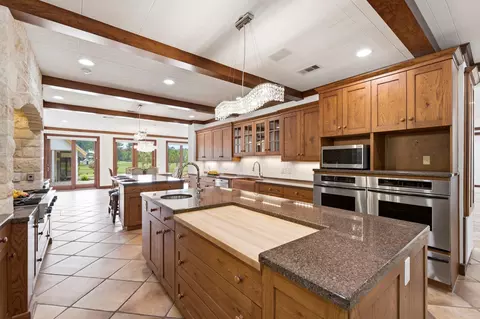 Kitchen - 43 Pool Rd, Richards, TX 77873 photo 4 of 5