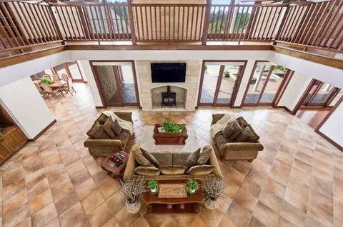 Living - 43 Pool Rd, Richards, TX 77873 photo 3 of 4