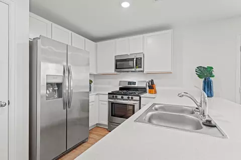 Kitchen - 236 Bennett Loop, Angleton, TX 77515 photo 3 of 3