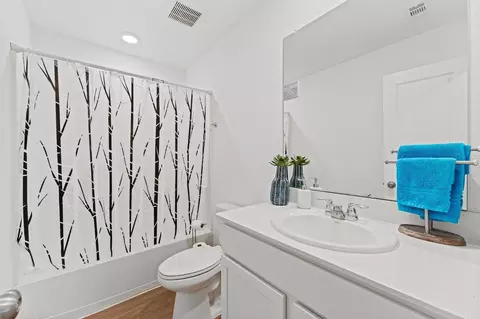 Bath - 236 Bennett Loop, Angleton, TX 77515 photo 1 of 2
