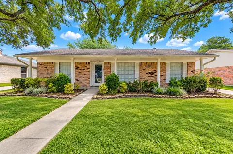 11323 Sagetrail Dr, Houston, TX 77089