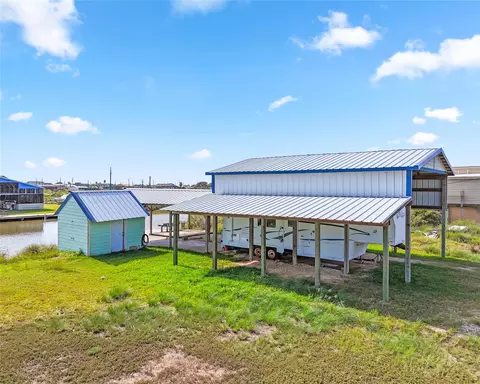 14507 Chimaera Rd, Sargent, TX 77414