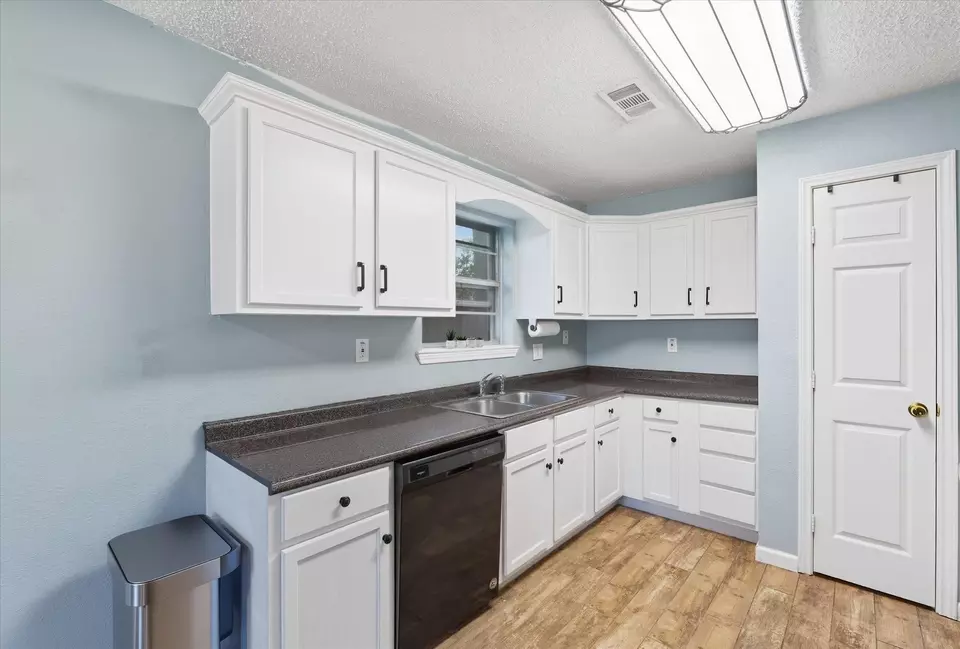 Kitchen - 7318 Palmetto Ln, Baytown, TX 77521 photo 3 of 3