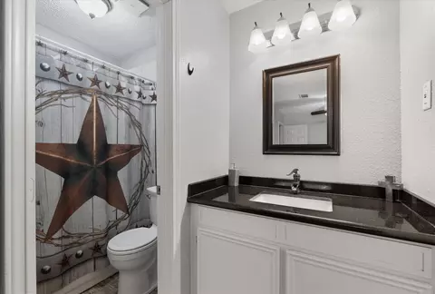 Bath - 7318 Palmetto Ln, Baytown, TX 77521 photo 1 of 2