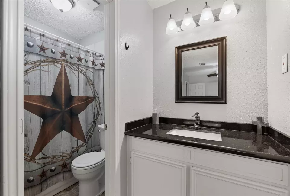 Bath - 7318 Palmetto Ln, Baytown, TX 77521 photo 1 of 2