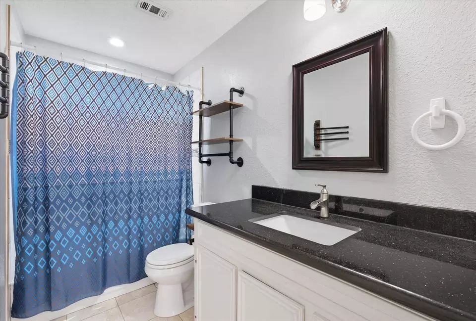 Bath - 7318 Palmetto Ln, Baytown, TX 77521 photo 2 of 2