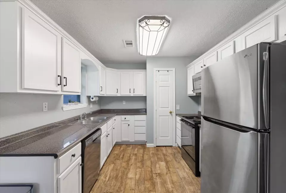 Kitchen - 7318 Palmetto Ln, Baytown, TX 77521 photo 1 of 3