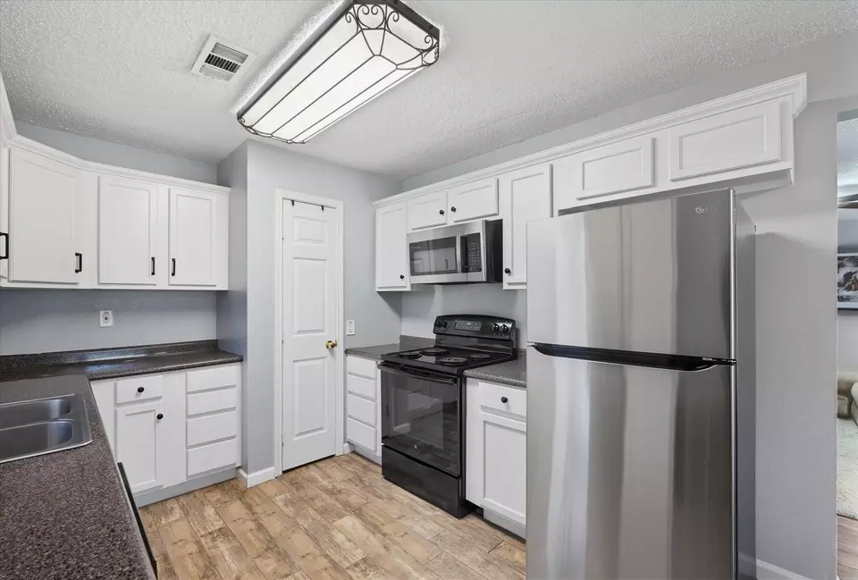 Kitchen - 7318 Palmetto Ln, Baytown, TX 77521 photo 2 of 3