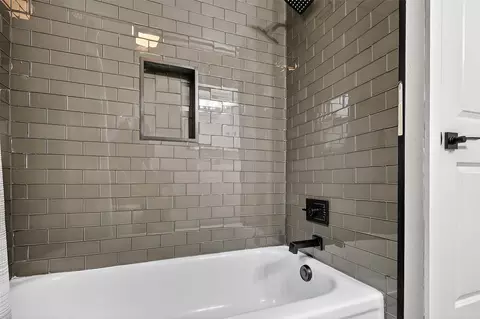 Bath - 17106 Spring Creek Frst, Spring, TX 77379 photo 3 of 7
