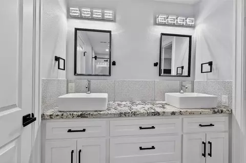 Bath - 17106 Spring Creek Frst, Spring, TX 77379 photo 7 of 7