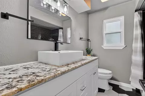 Bath - 17106 Spring Creek Frst, Spring, TX 77379 photo 2 of 7