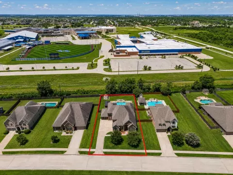 3830 Cypress Point Dr, Mont Belvieu, TX 77523