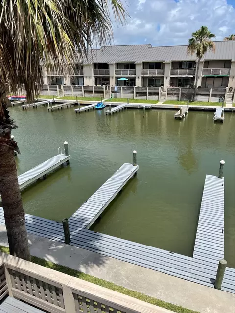 1911 Bayhouse Dr, Rockport, TX 78382