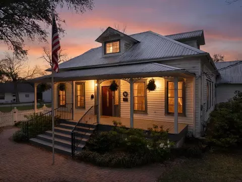 705 College St, Montgomery, TX 77356