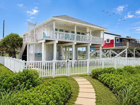 22321 Kennedy Dr, Galveston, TX 77554