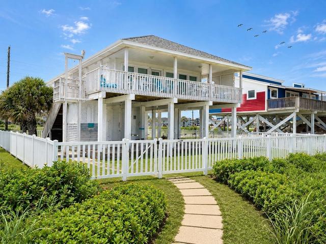 22321 Kennedy Dr, Galveston, TX 77554