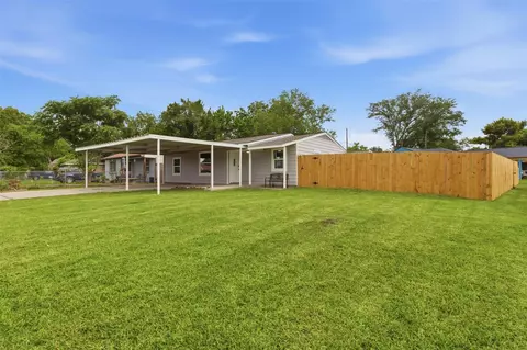 2307 Windsor Ln, Pasadena, TX 77506